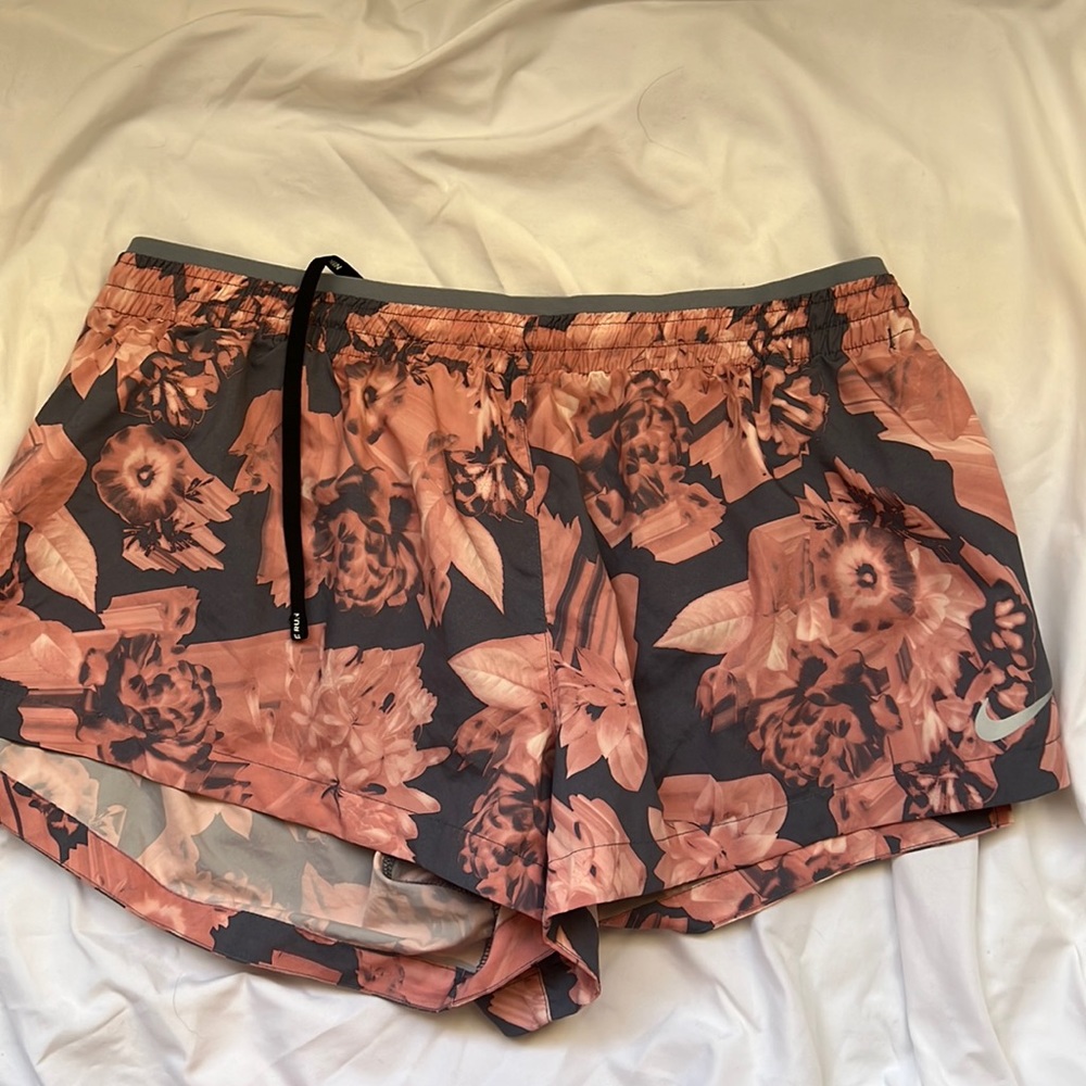 NIKE SHORTS FLOWER PATTERN